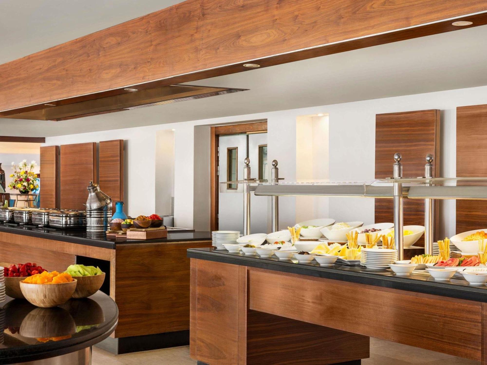 Novotel Airport 4* Kair
