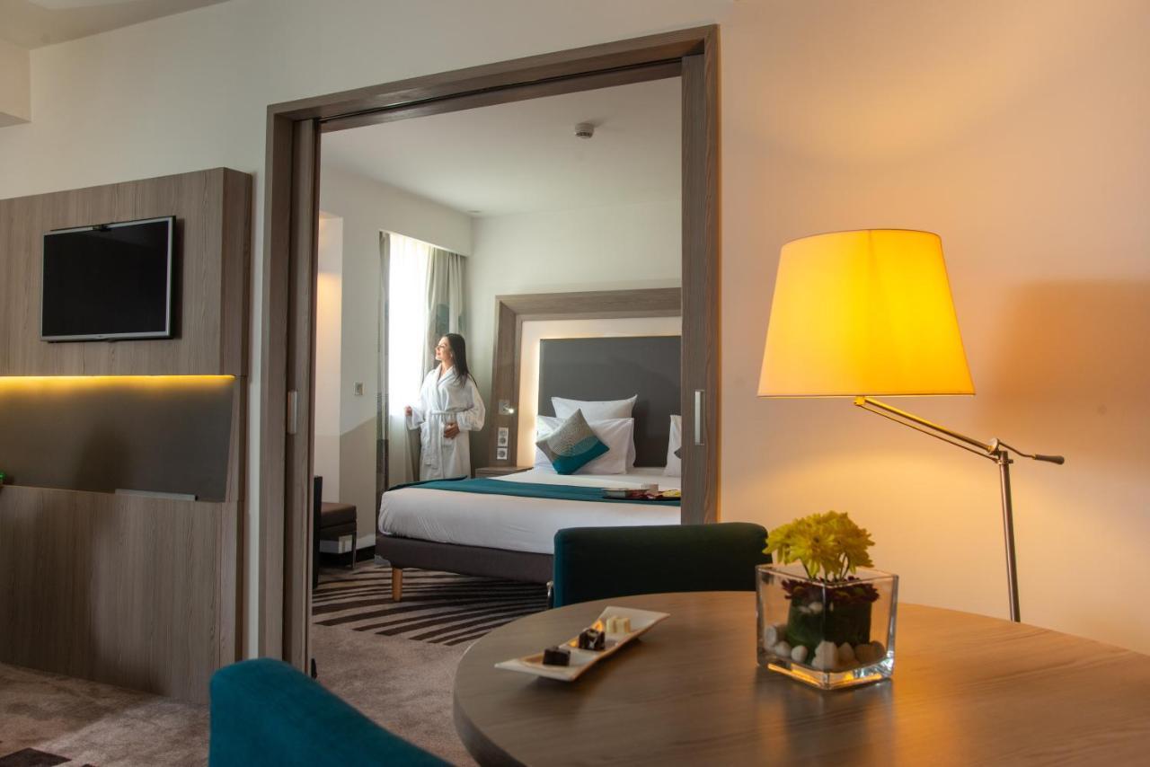 Отель Novotel Airport
