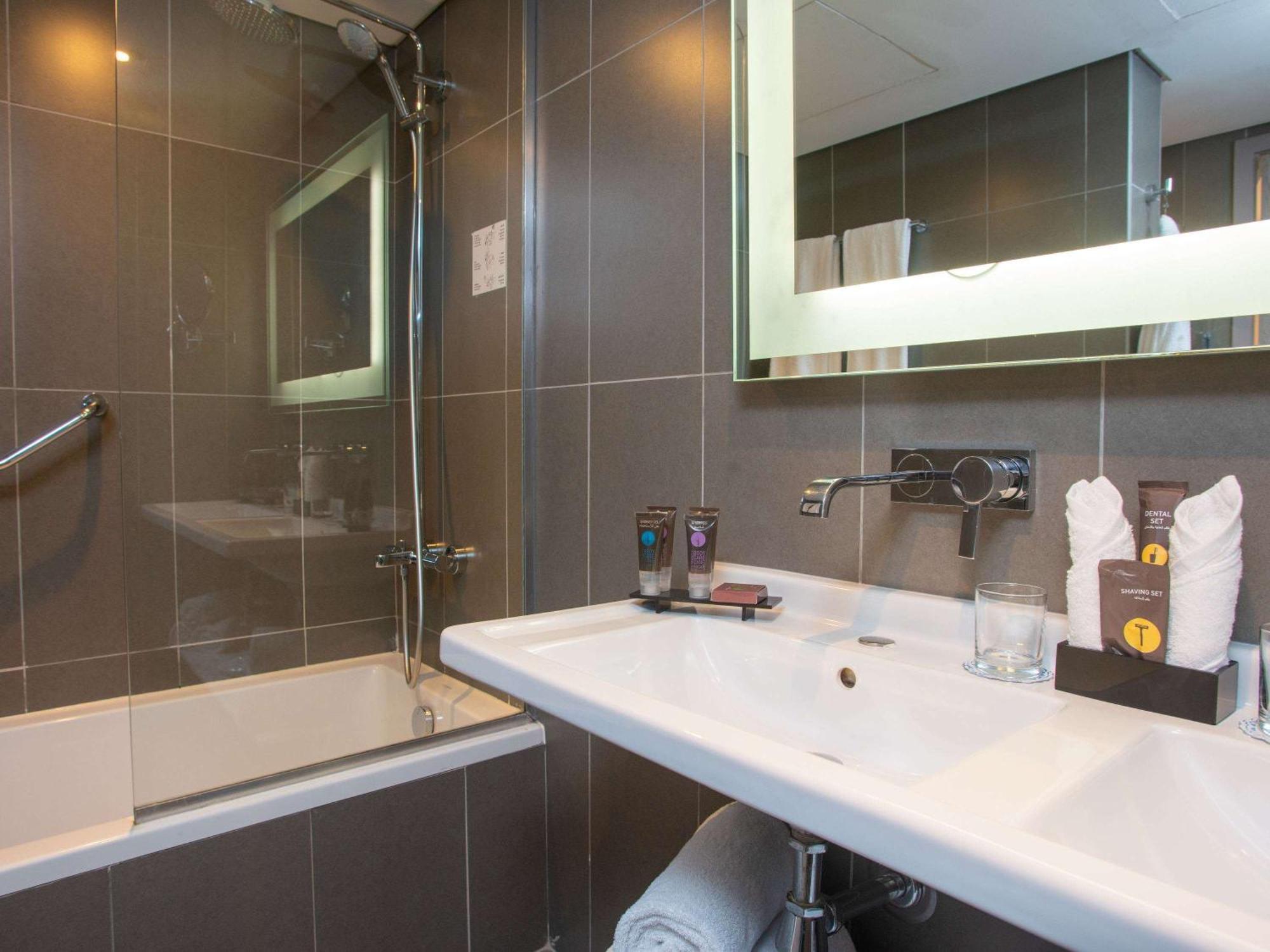 Отель Novotel Airport 4*