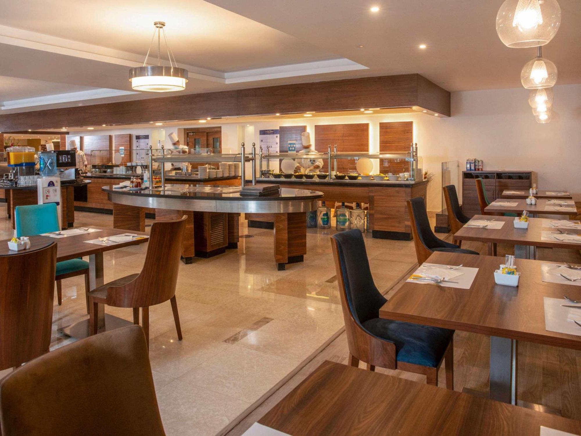 Novotel Airport Отель 4*