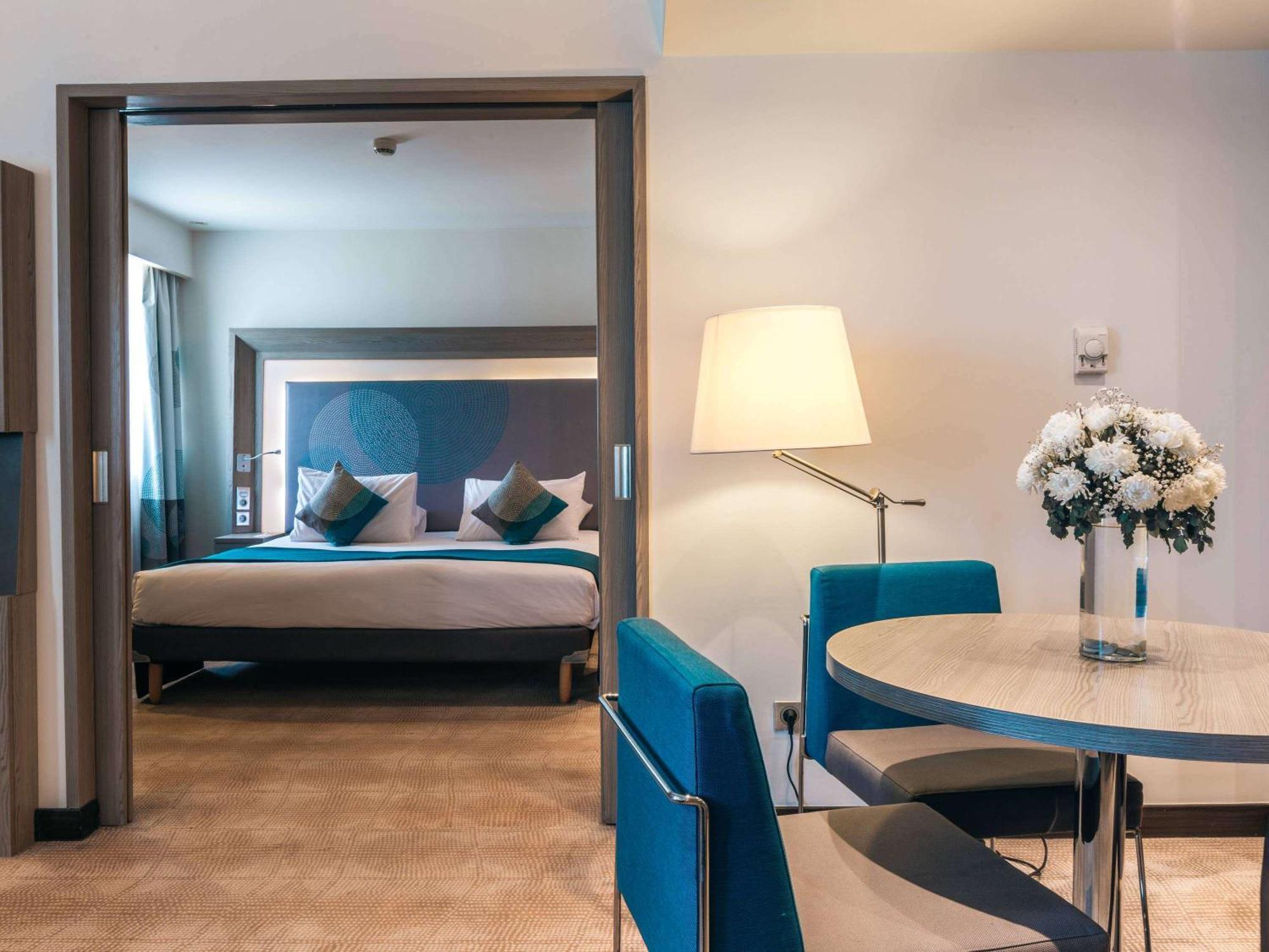 Отель Novotel Airport 4*