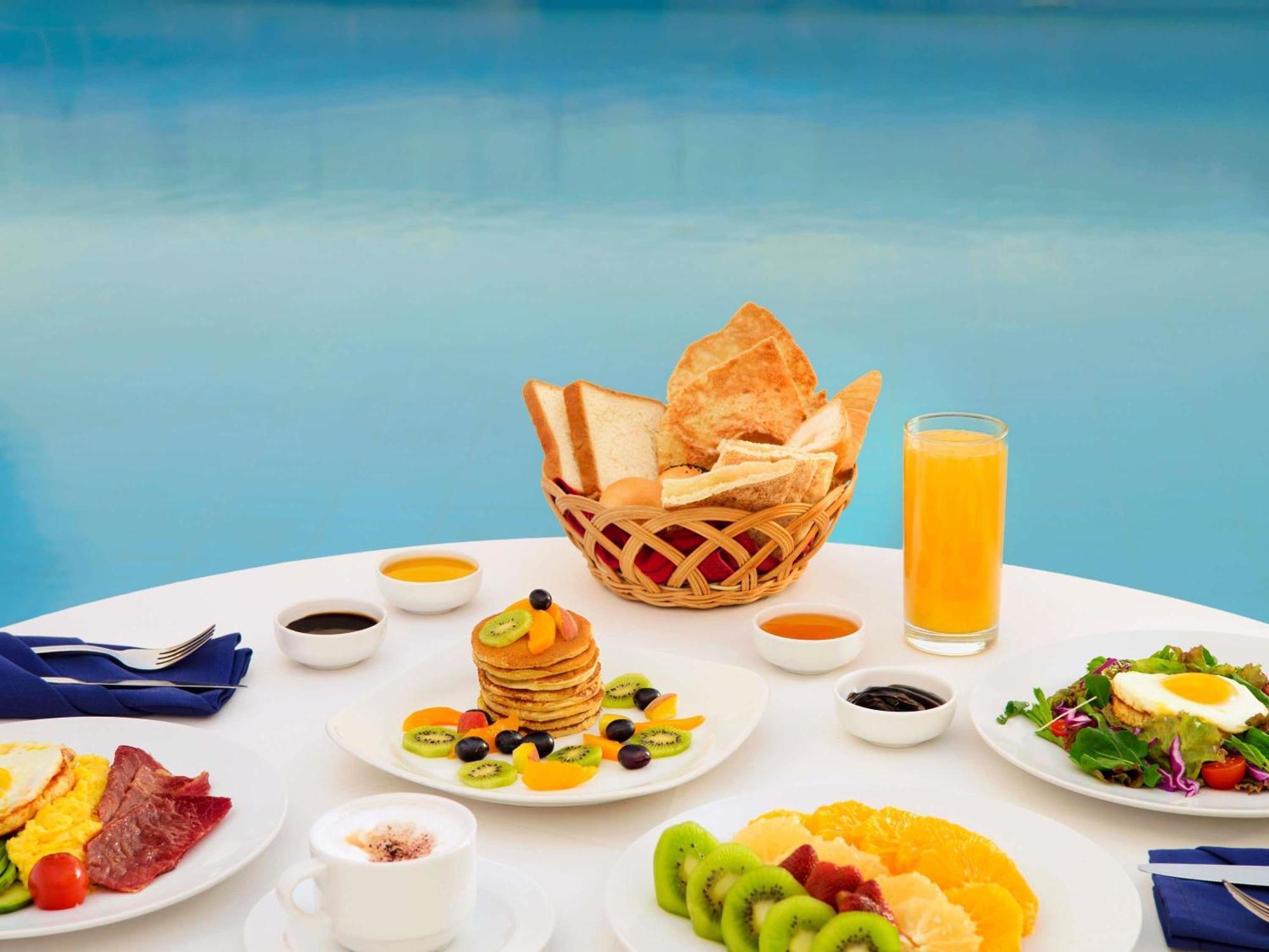 Novotel Airport Готель 4*