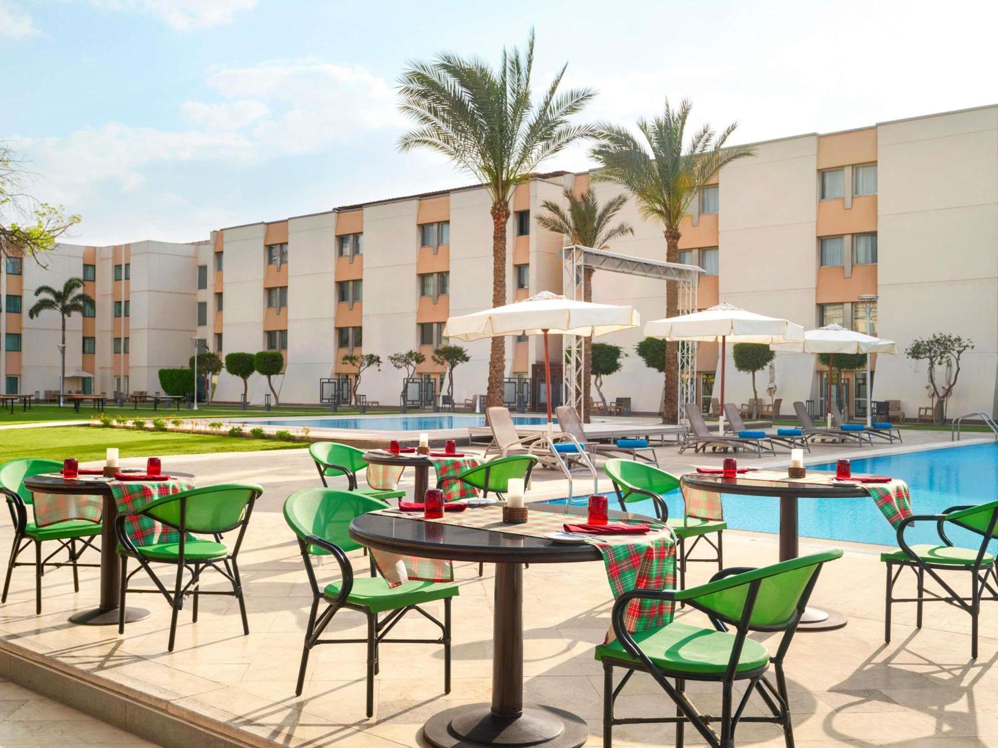Готель Novotel Airport 4*