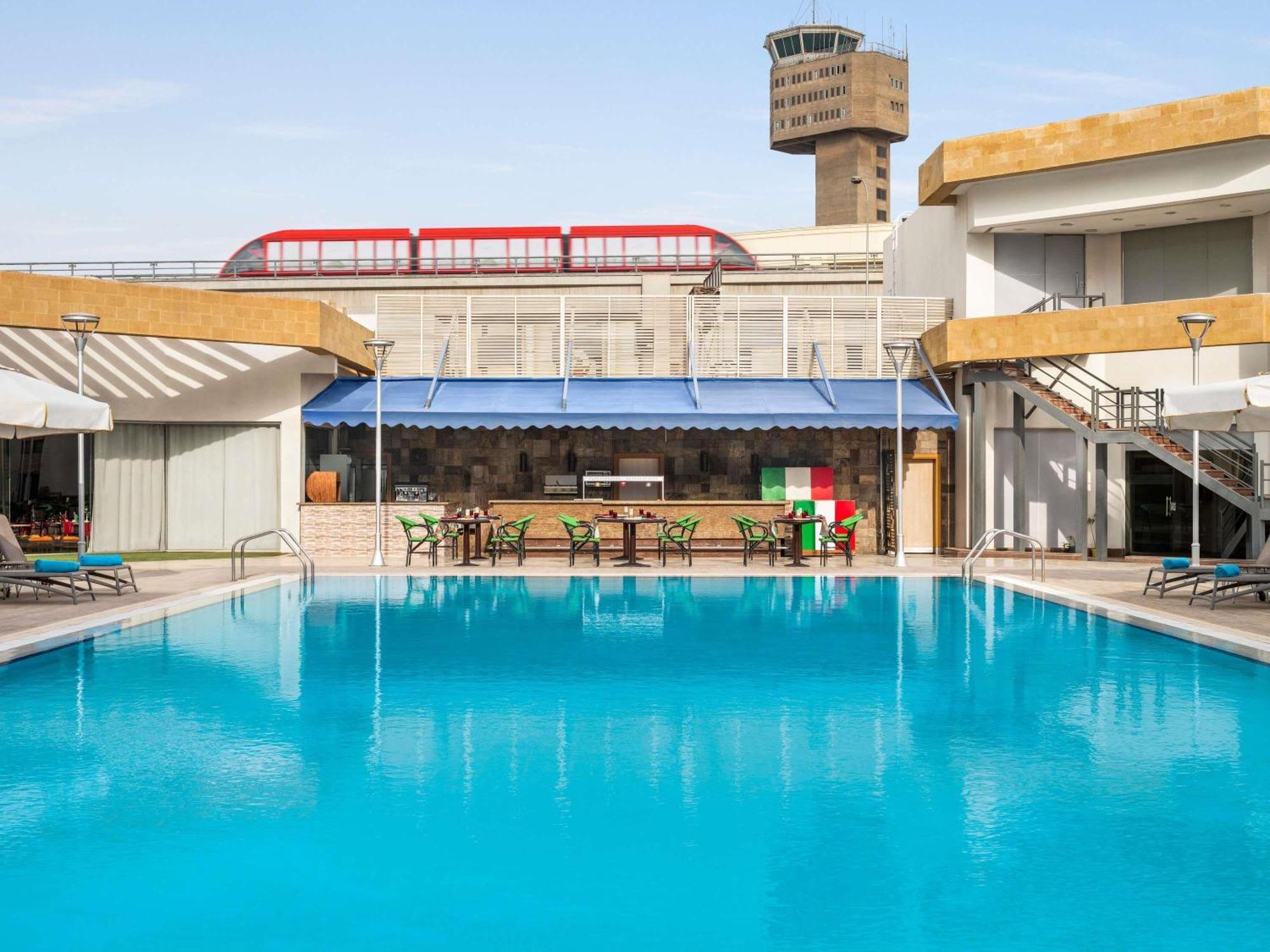 Готель Novotel Airport