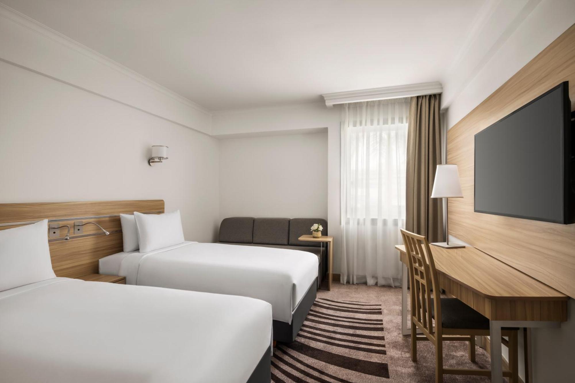 Готель Novotel Airport