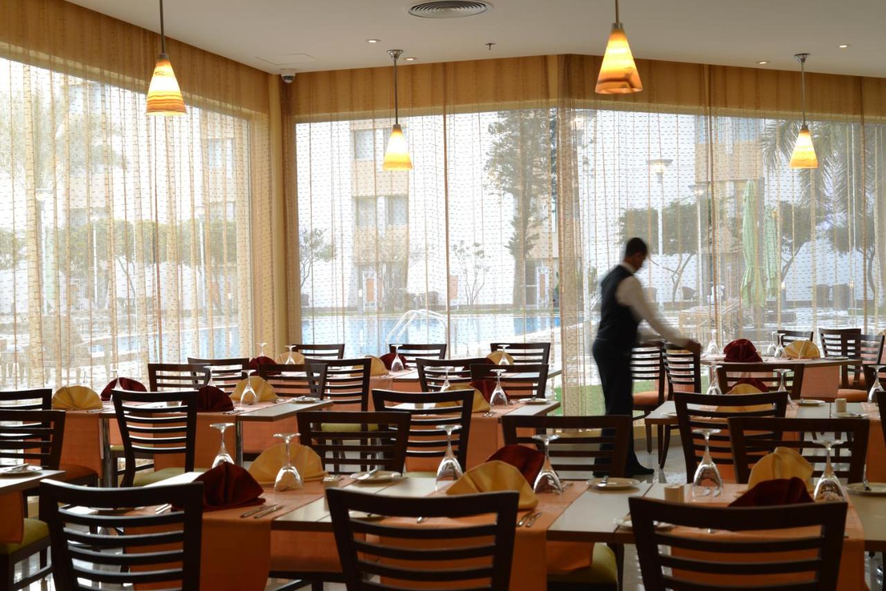 Отель Novotel Airport 4*